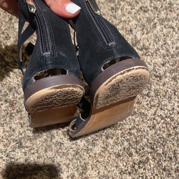 Sam Edelman Women's Black Gasha Gladiator Sandals - Picture 6 of 9